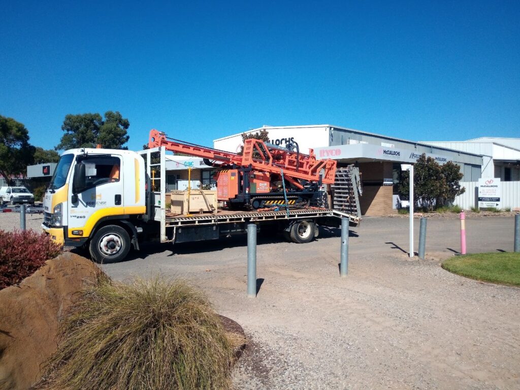 Hanjin DB8D drilling rig loaded on its Isuzu FSR 140-260 carrier truck